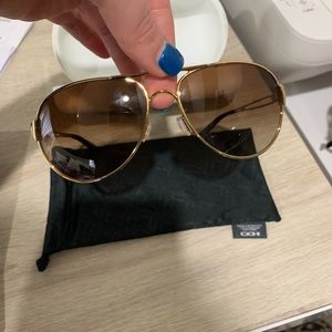 Womens Oakley aviators! Never worn. Need gone!